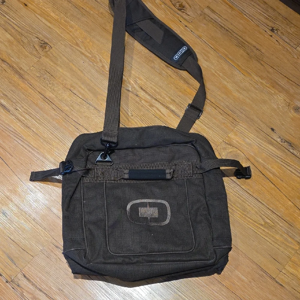 OGIO Dark Brown Messenger Bag Jack Pack Magnetic Closure